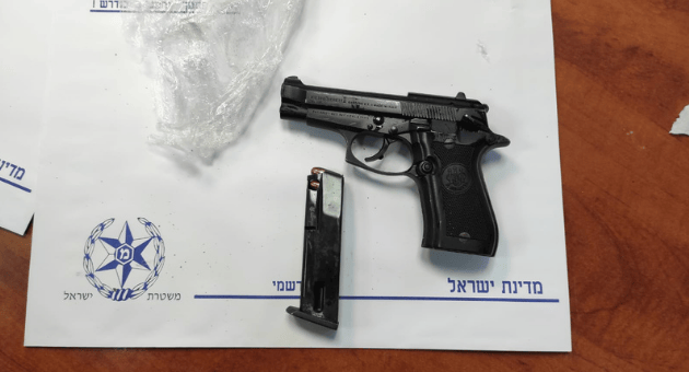 האקדח שנתפס בדירה בעפולה