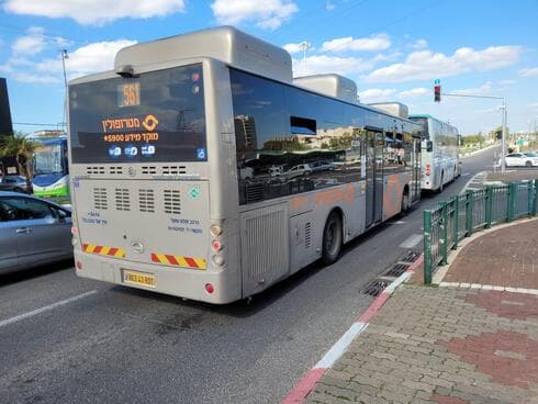 קו 561 בפתח תקוה. לאוטובוס המצולם אין קשר לכתבה