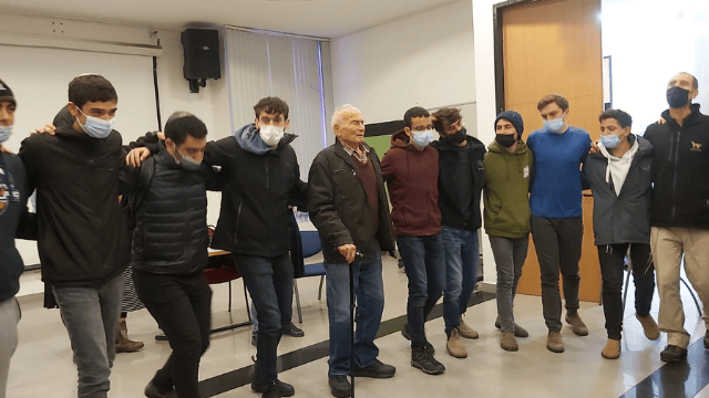 תלמידי רעננה עם דוגו
