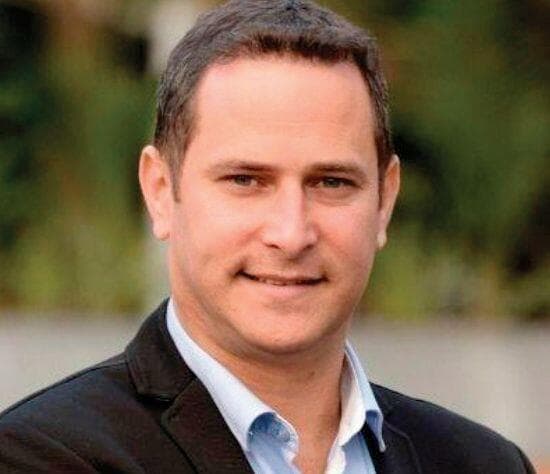 רז קינסטליך. "ביקורת מתוזמרת" (צילום: אבי מועלם) רז קינסטליך. "ביקורת מתוזמרת"