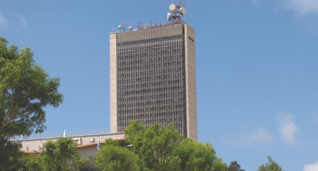 נכנסת לתחומי העיצוב והארכיטקטורה. האוניברסיטה