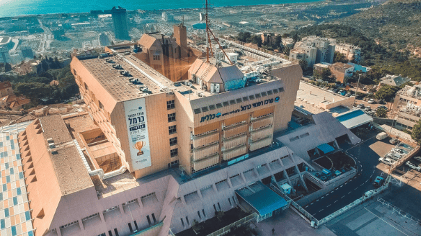 הצוותים הרפואיים מוכנים למעבר. בית החולים כרמל מלמעלה