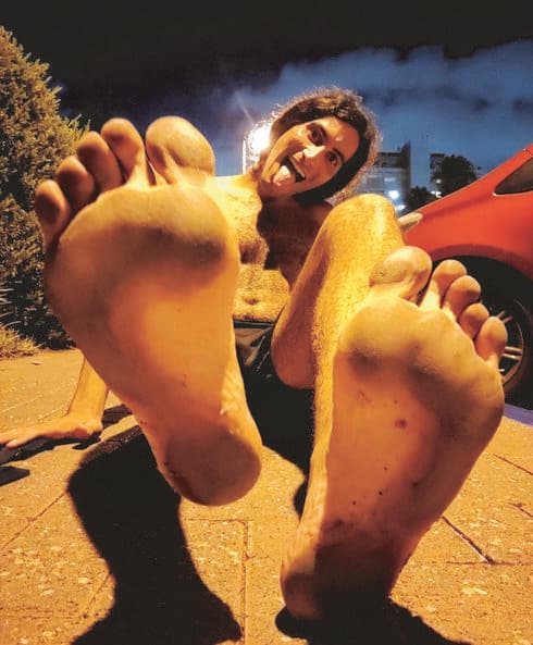 כרמי. "היום כף הרגל שלי היא כמו אבן" 
