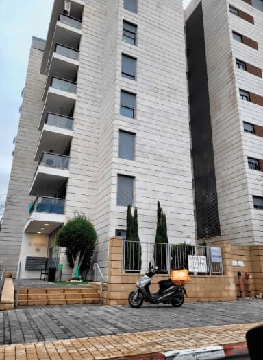 המגדל שבו נמצאת דירתו של בר מוחא 