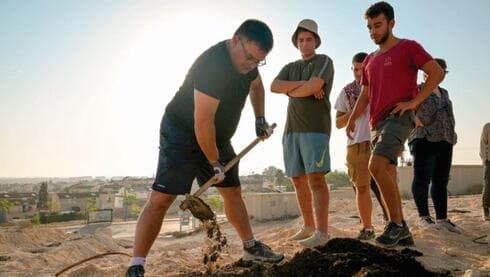 ח"כ מיכאל ביטון. מוכן ללכלך את הידיים (פרטי) ח"כ מיכאל ביטון. מוכן ללכלך את הידיים