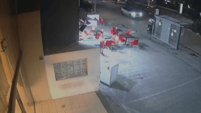 הפיצרייה ברחוב אנה פרנק שניות לפני הירי (צילום: מצלמת אבטחה, שימוש לפי סעיף 27א' לחוק זכויות יוצרים) הפיצרייה ברחוב אנה פרנק שניות לפני הירי