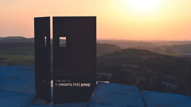 "אנדרטת הארבעה". במותם ציוו חיי