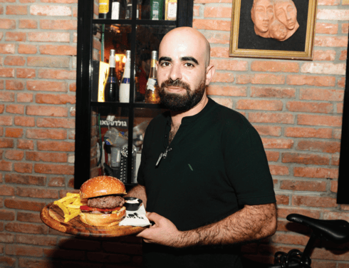 יעקב כהן, בעלי פאב בר גיורא
