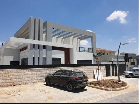 המנהלים בבניה
