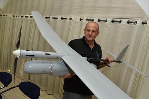 אלקנה עם המזל"ט 