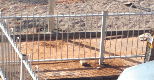 גדר שהוצבה בשדרות מינסוטה