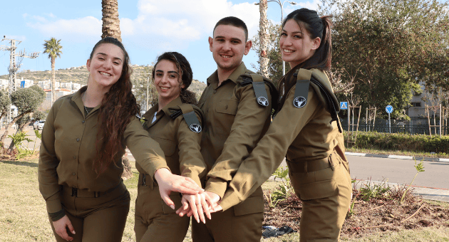 מימין לשמאל: נוי אזולאי, ליעד פרידמן, ליאור זריבי ועמית הורוביץ (צילום: יוסי וקנין) להקת פיקוד צפון