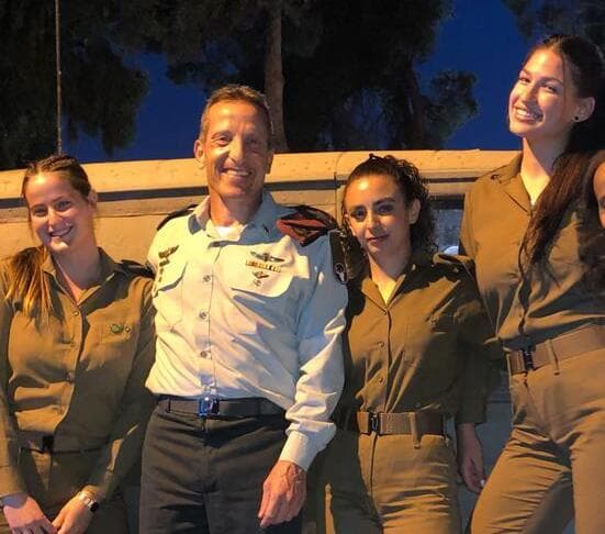 עם אלוף פיקוד צפון אמיר ברעם (צילום: דובר צה"ל) להקת פיקוד צפון