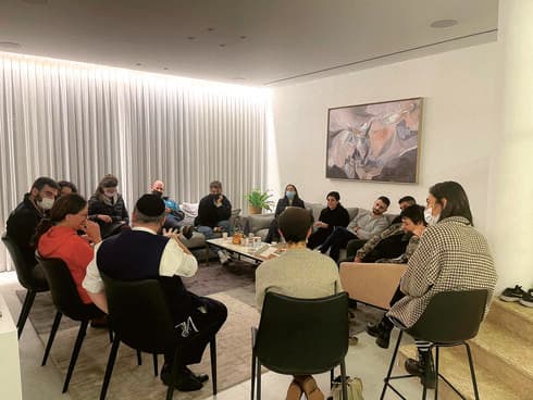 המפגש הראשון. "שמעו אחד את השני"