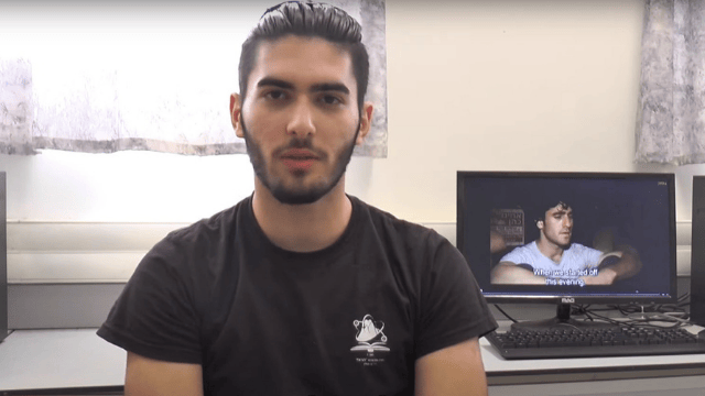 אדם אהרון בסרט על הוריו