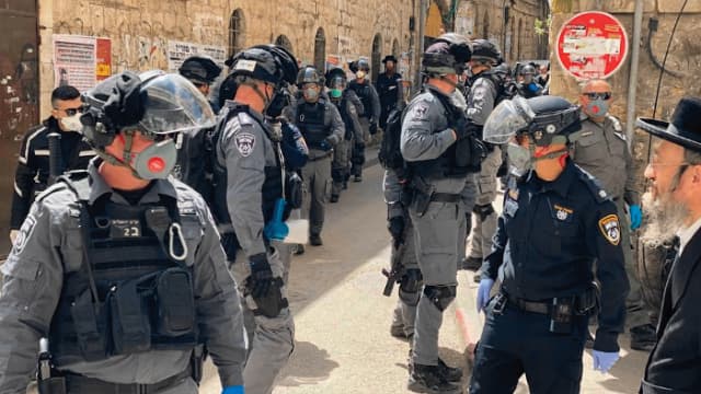 לוחמי יס"מ במאה שערים. העומס לא מפסיק. (למצולמים אין קשר לידיעה)