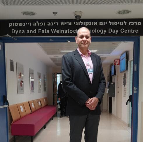 פרופ' ניר פלד, מנהל המערך האונקולוגי בשערי צדק 
