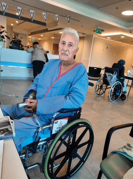 לוי השבוע בבית החולים הרצוג. "אני אף פעם  לא מוותר"  