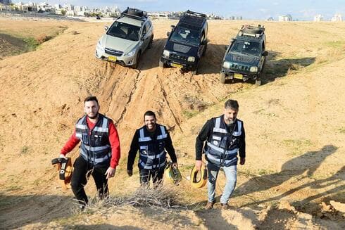 חבריו של המוזיקאי גבריאל בלחסן ז"ל ממשיכים בדרכו לעשות טוב למען הקהילה והקימו ארגון חילוץ התנדבותי על שמו (צילום: הרצל יוסף) חבריו של המוזיקאי גבריאל בלחסן ז"ל ממשיכים בדרכו לעשות טוב למען הקהילה והקימו ארגון חילוץ התנדבותי על שמו