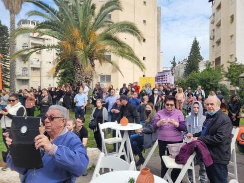 הדיירים הנרגשים בהריסת בניין ברחוב חזון איש 12 פתח תקוה