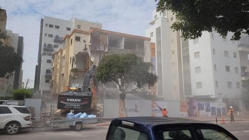 הריסת בניין ברחוב חזון איש 12 פתח תקוה