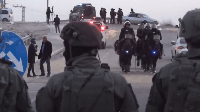 כוחות משטרה במהלך המהומות בנגב ב 13.1
