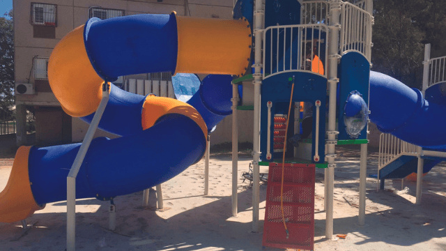 גן המשחקים בו נפצע הנער