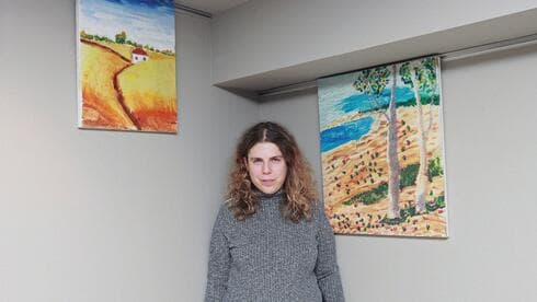 קרשטיין ושתיים מעבודותיה 