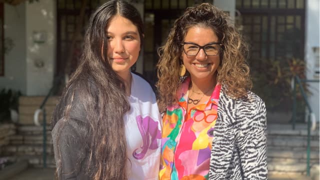 מימין עו"ס פז ארבל, מדריכת נמ"ש ומשמאל מעין אביטל, אקטיביסטית בנמ"ש (צילום: דוברות העירייה) מימין עו"ס פז ארבל, מדריכת נמ"ש ומשמאל מעין אביטל, אקטיביסטית בנמ"ש