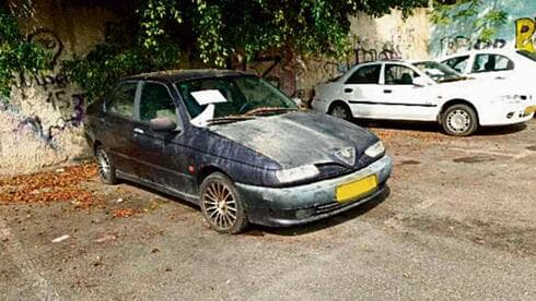 "מהווים סכנה". רכב נטוש בחולון 