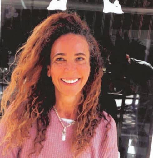 אלונה צדוק