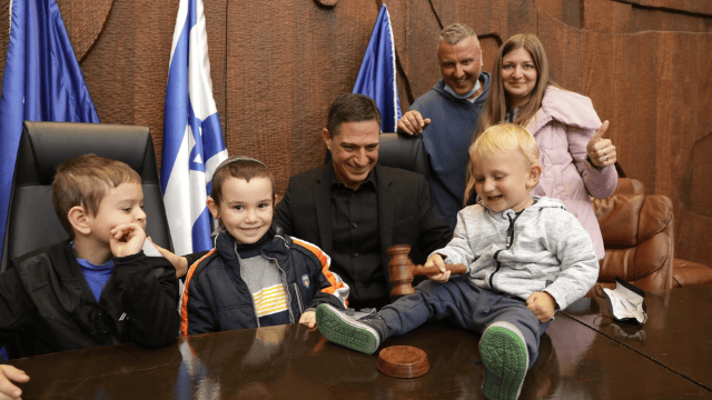 ערוכים לקלוט מאות משפחות. אחת ממשפחות העולים עם דנילוביץ'