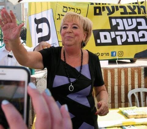 מרים פיירברג- איכר. כינתה את מולנר "שחקנית בהבימה" 