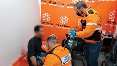 הטיפול באחד הפליטים