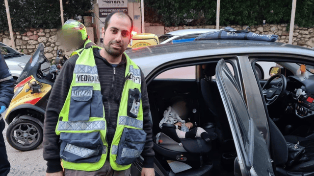 המתנדב והתינוקת שחולצה