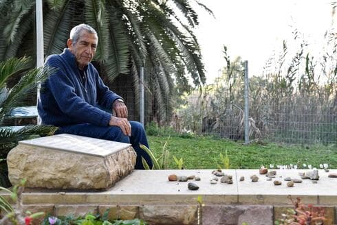 שאול גולומב, אביו של רס"ן עודד גולומב ז"ל, שנהרג במבצע חומת מגן, מספר על החלל שהותיר אחריו, על ההתמודדות והחיים בלעדיו (צילום: שרון צור) שאול גולומב, אביו של רס"ן עודד גולומב ז"ל, שנהרג במבצע חומת מגן, מספר על החלל שהותיר אחריו, על ההתמודדות והחיים בלעדיו