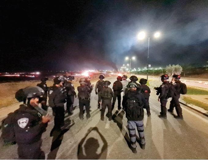 מהומות בכבישי האזור 