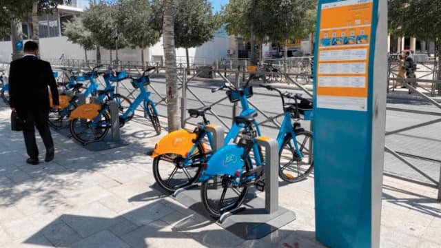 אופניים מחכים לרוכבים. "נתוני השימוש אינם רלוונטיים"