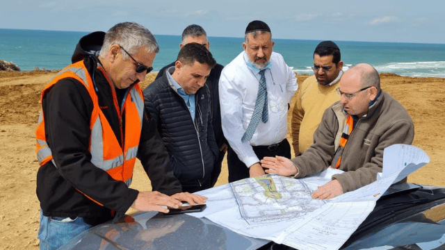 מתכננים את מוסדות הדת בשכונת פארק הים