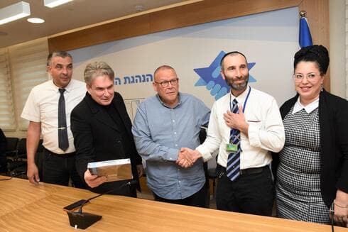 מגן הוקרה לנהג שנטרל את המחבל בבאר שבע
