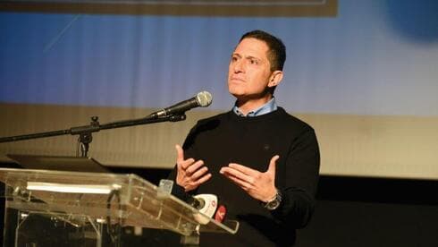 דנילוביץ' נושא נאום בכנס ההשקה. "חייבת להיות חסות של החוק"