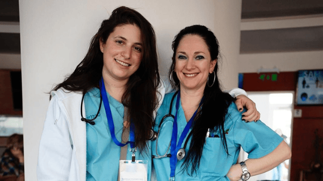 "צריכים תמיכה". מימין לשמאל: האחות אולגה לייבוביץ' וד"ר דניאלה ורונסקי