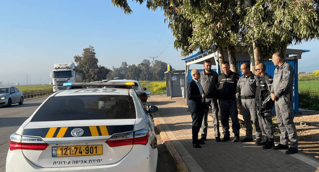 ראש העיר אבי אלקבץ הבוקר בכניסה לעיר