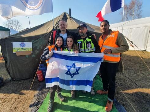 ילנה דונצ'יק וחבריה