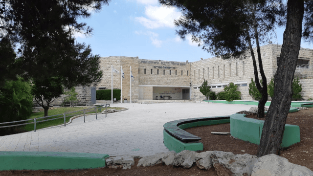  תיכון רנה קסין