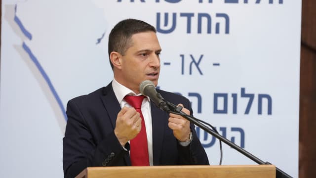 ראש העירייה רוביק דנילוביץ' במסיבת העיתונאים