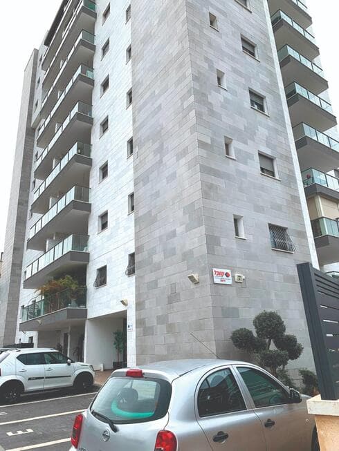 הבניין ברח' מנשה, קרית ביאליק