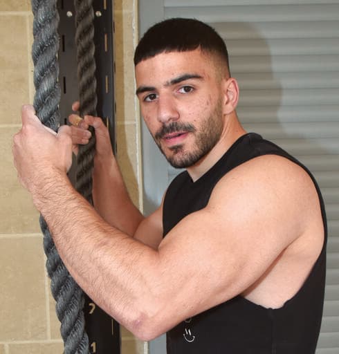 "אני טיפוס משפחתי". יוגב מלכה