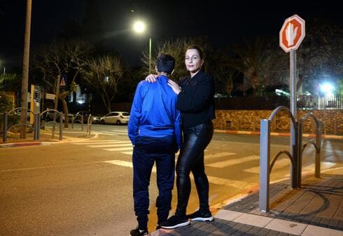 פגע וברח בראשון לציון: בבית משפחת זמיר מבקשים את עזרת הציבור באיתור הנהג שפגע בבנם בן ה-15 (צילום: קובי קואנקס) פגע וברח בראשון לציון: בבית משפחת זמיר מבקשים את עזרת הציבור באיתור הנהג שפגע בבנם בן ה-15
