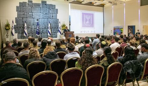 ניר מאיר נושא דברים באירוע (צילום: רן שקד) ניר מאיר נושא דברים באירוע